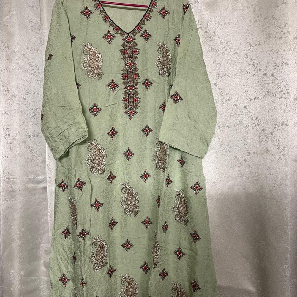 Embroidered Mint Green and Pink Ethnic Outfit plus size 3 PCs Pakistani dress - Picture 3 of 4